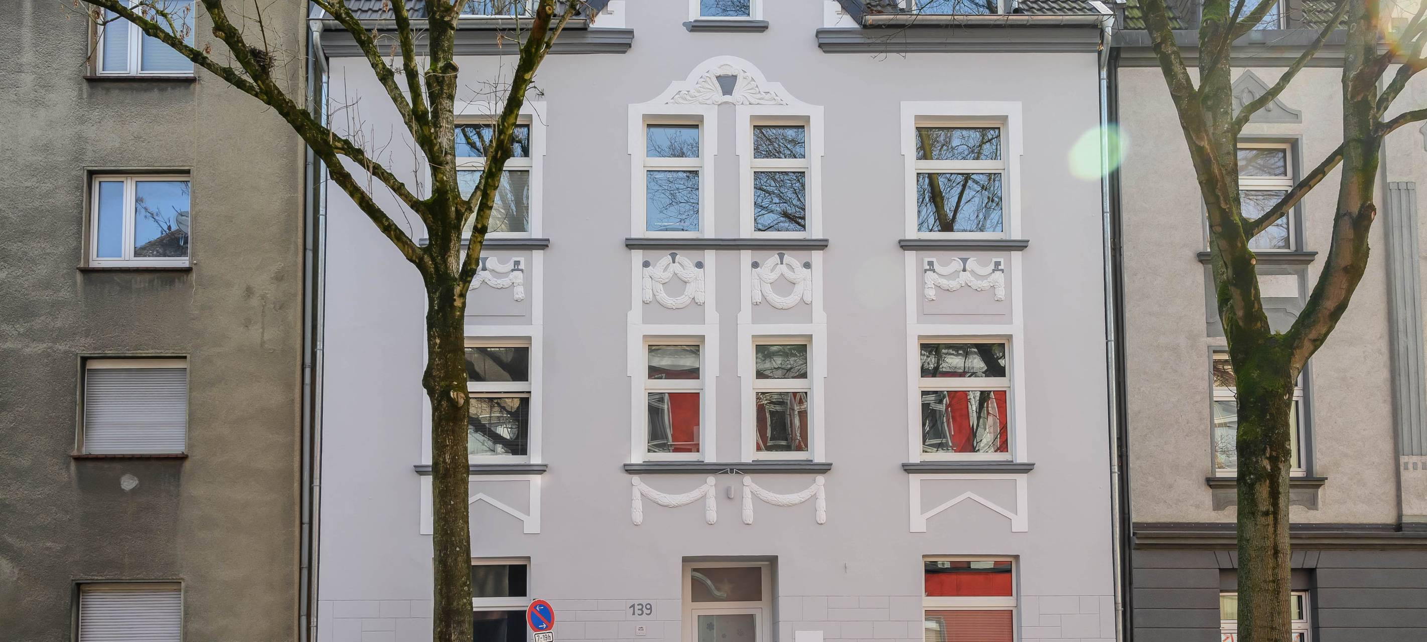 Hausfassade ist schön verziert