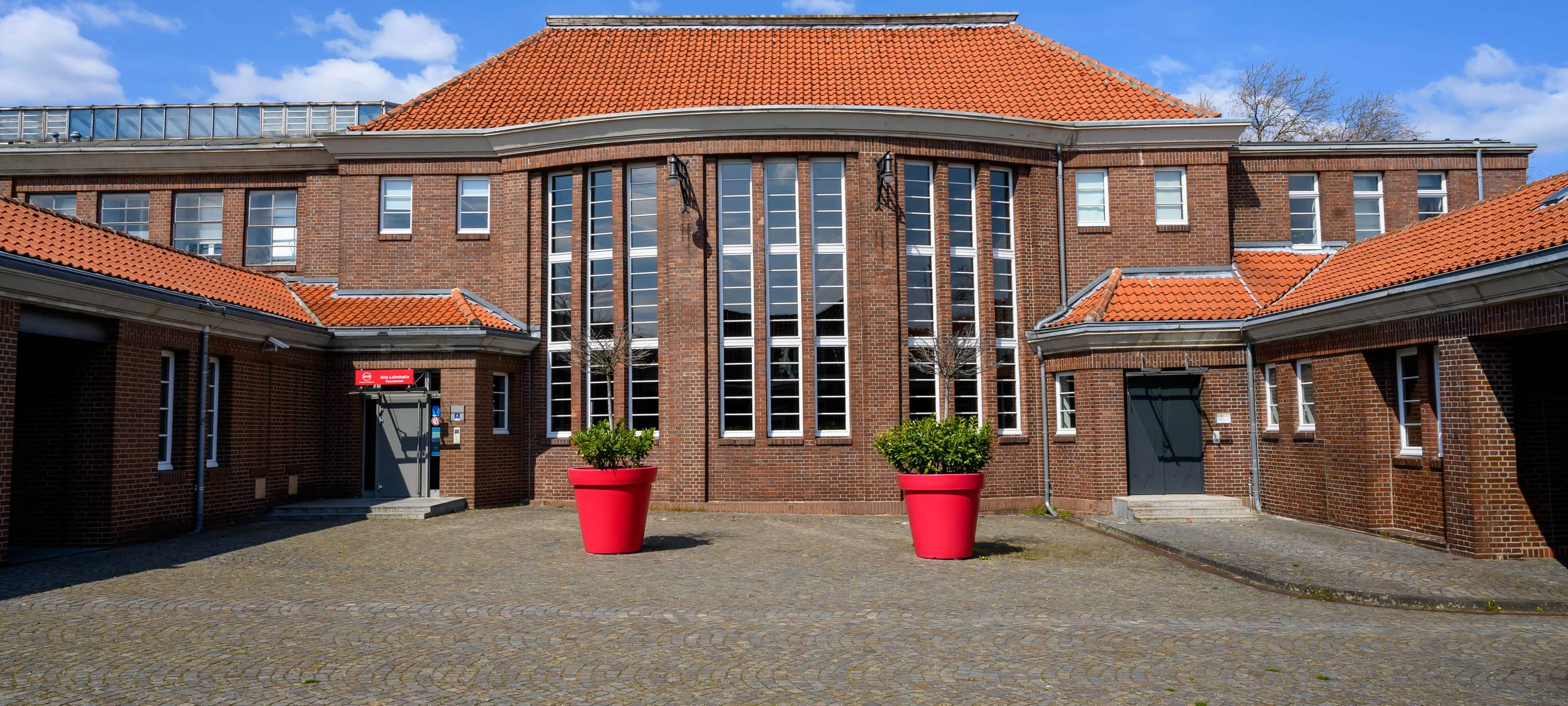Außenaufnahme der sanierten Lohnhalle Wattenscheid