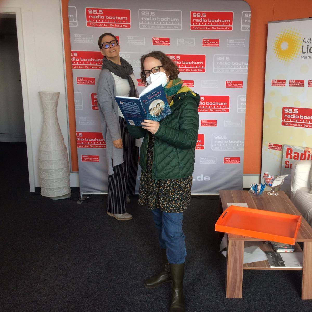 Autorin Andrea Behnke im Studio