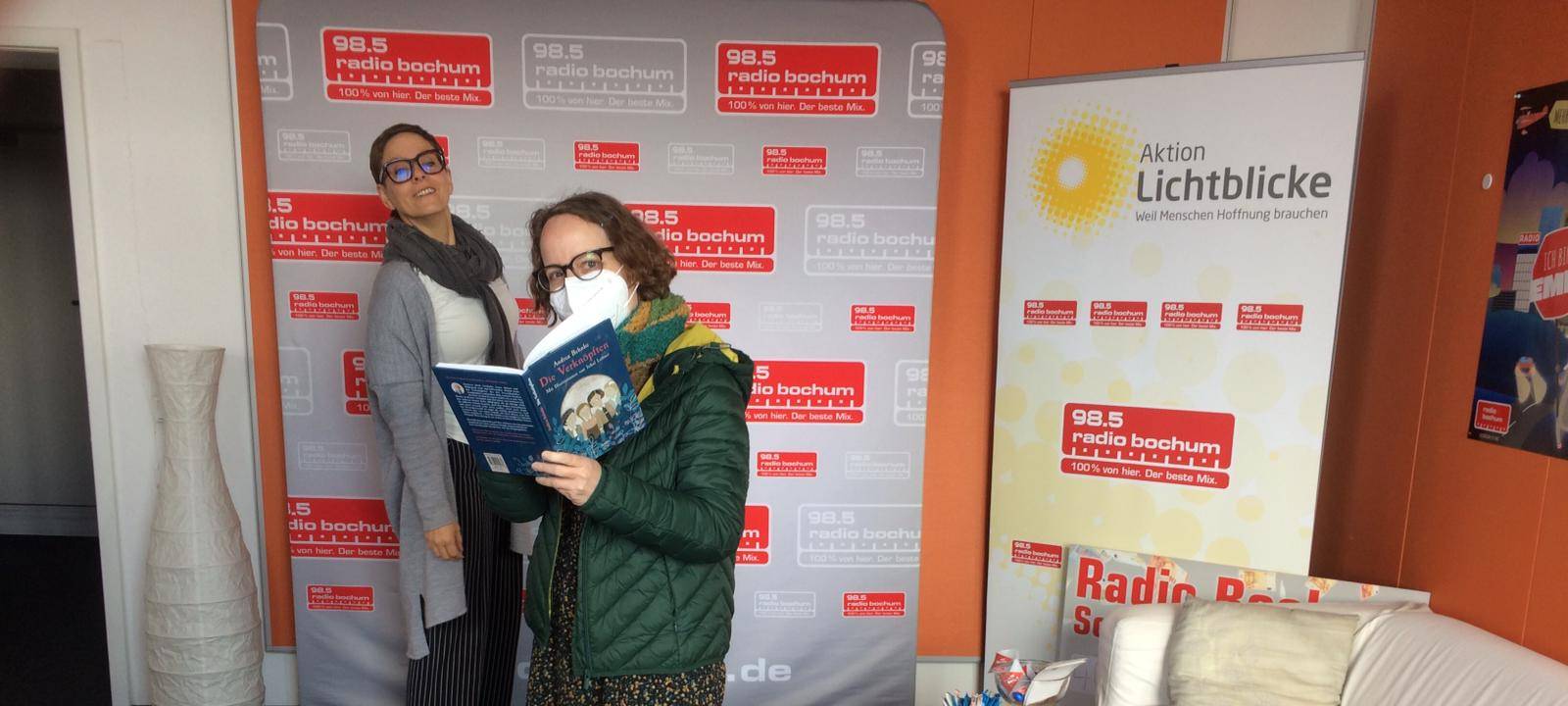 Autorin Andrea Behnke im Studio