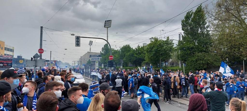 Bochum: 5000 VfL-Fans verabschieden Mannschaft nach Nürnberg