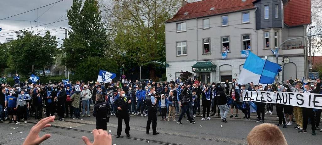 Bochum: 5000 VfL-Fans verabschieden Mannschaft nach Nürnberg