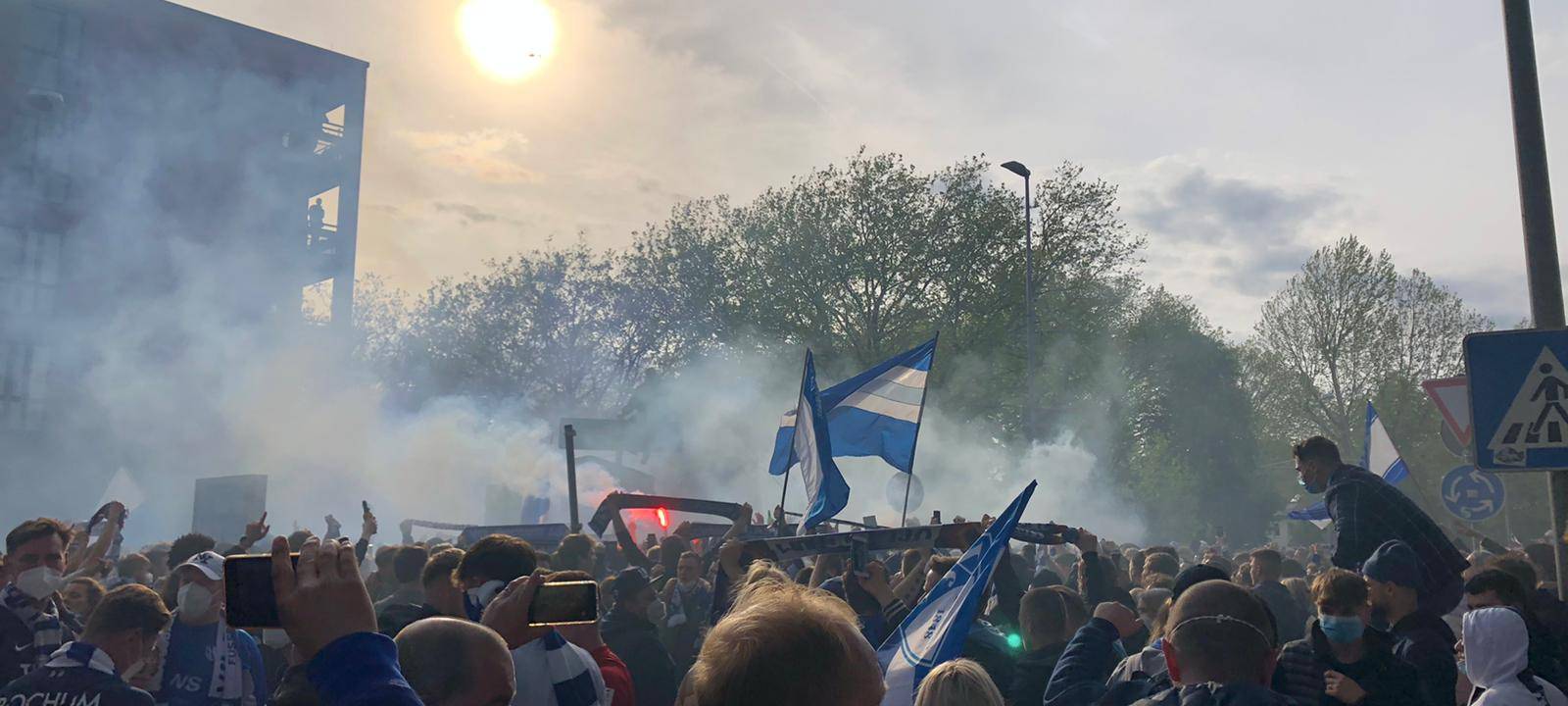 Bochum: Tausende VfL Fans auf den Straßen