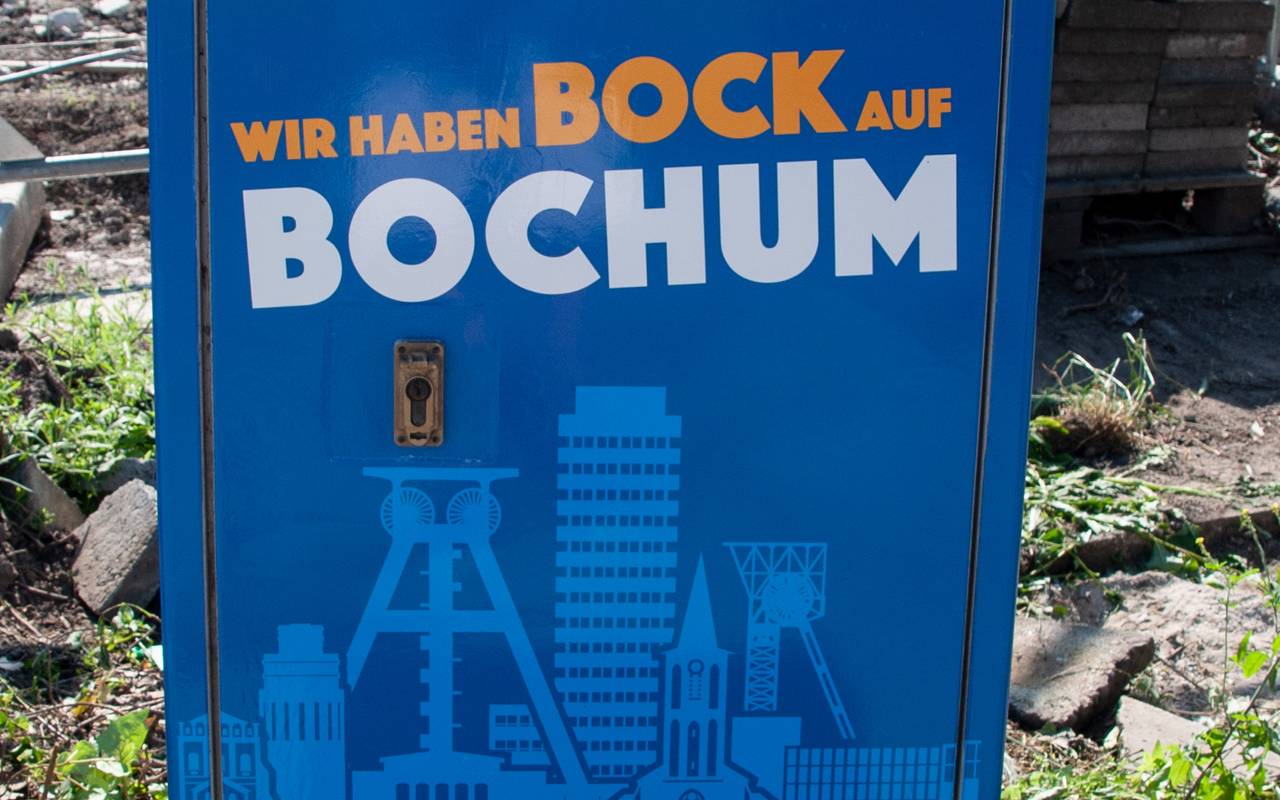 Ein mit dem Slogan "Bock auf Bochum" bemalter Stromkasten in Bochum-Grumme