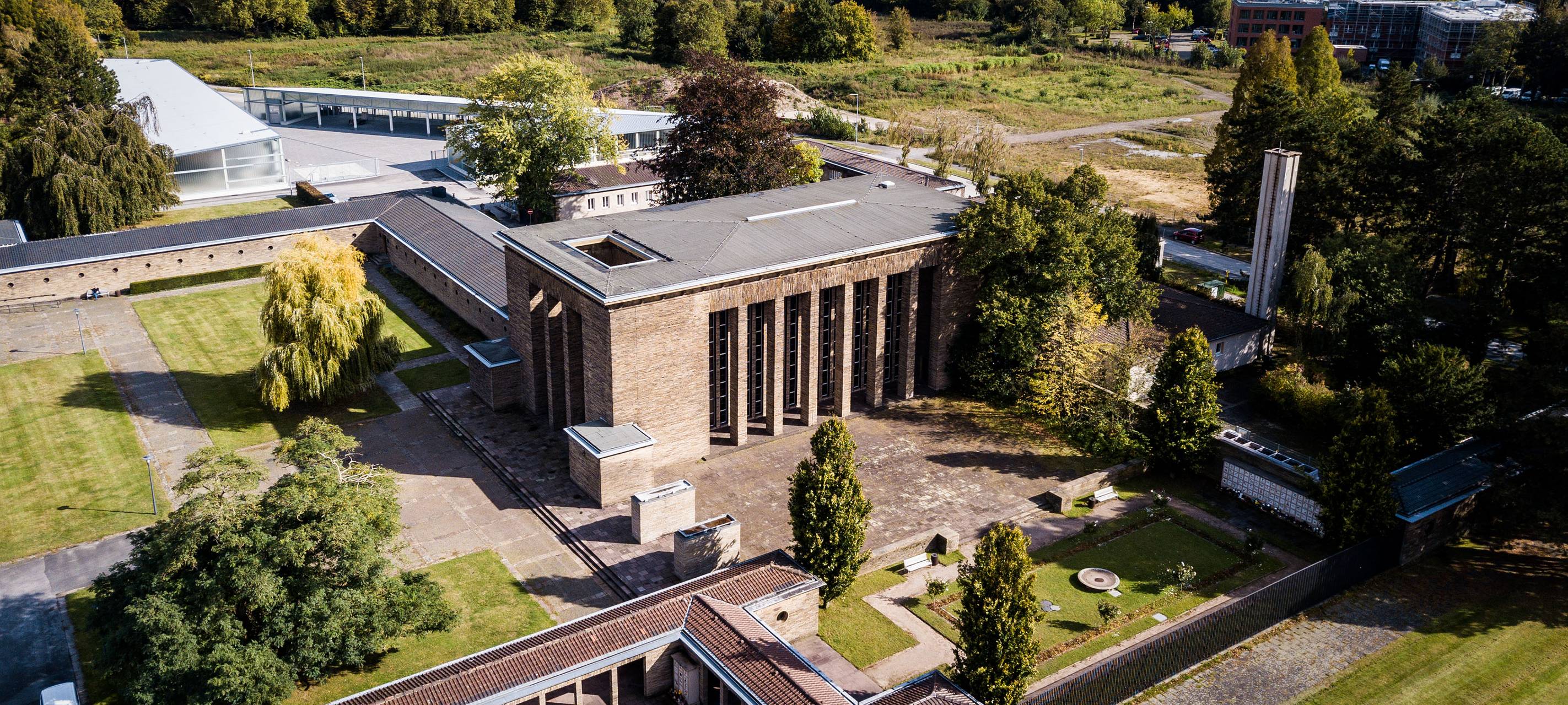 Luftbild des Eingangsbereichs am Hauptfriedhof Bochum