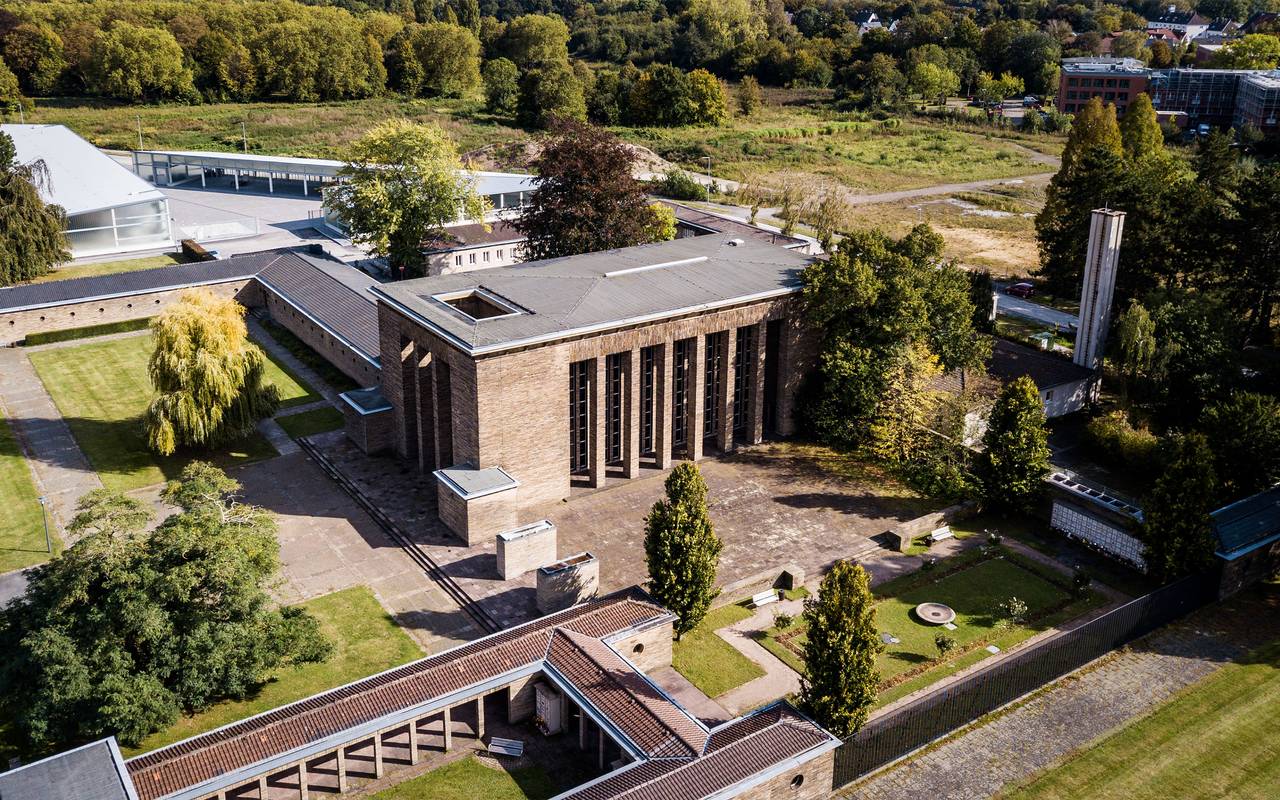 Luftbild des Eingangsbereichs am Hauptfriedhof Bochum