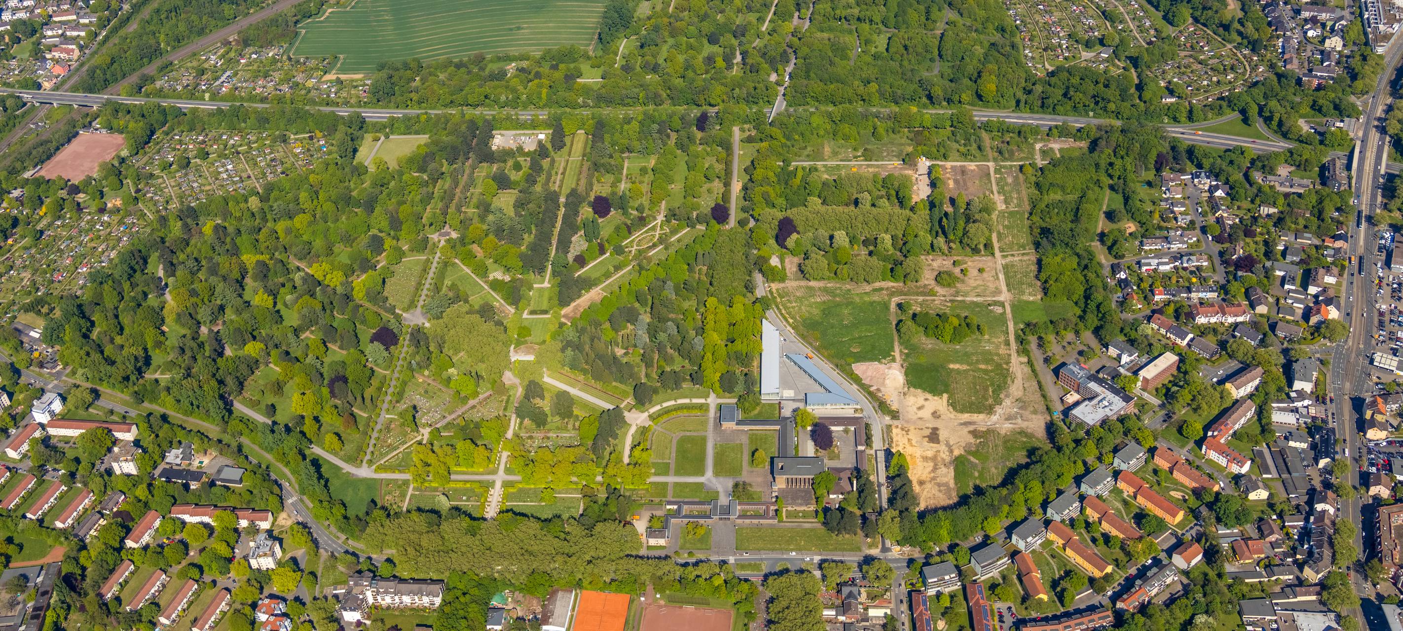 Luftbild des kompletten Hauptfriedhofs Bochum