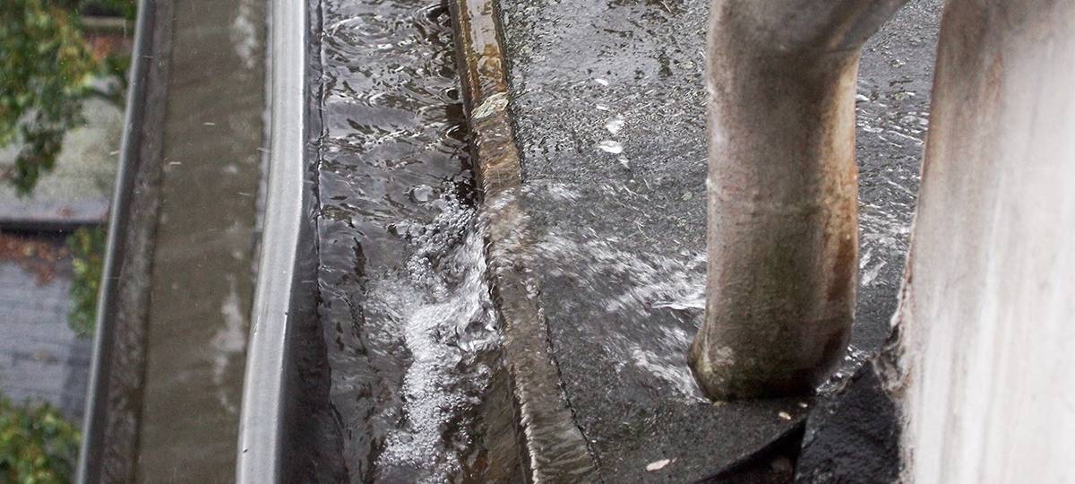 Bochum: Wasserleck an der Rensingstraße