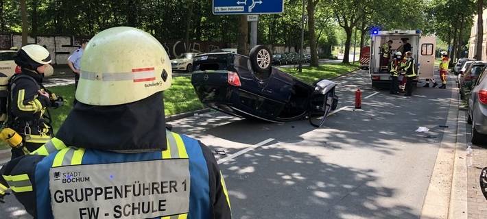 Bochum-Weitmar: Auto überschlägt sich