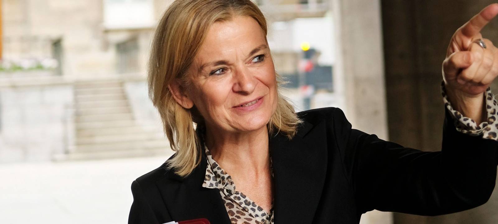 Bochums Stadtkämmerin Eva-Maria Hubbert am Rathaus