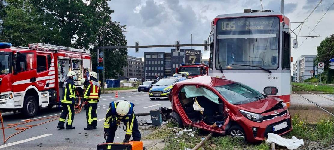 Auto stößt mit U35 zusammen