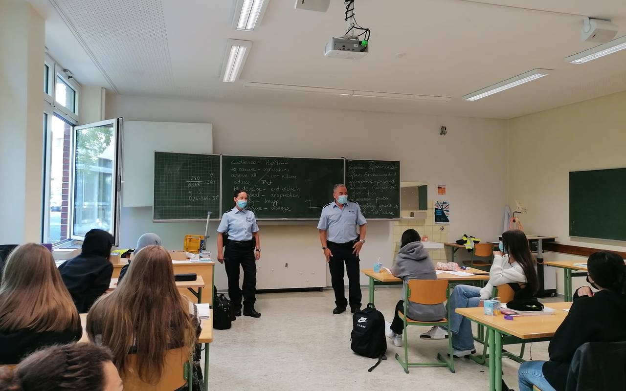 Die Polizei stellt die Ausbildung am Klaus-Steilmann-Berufskolleg vor