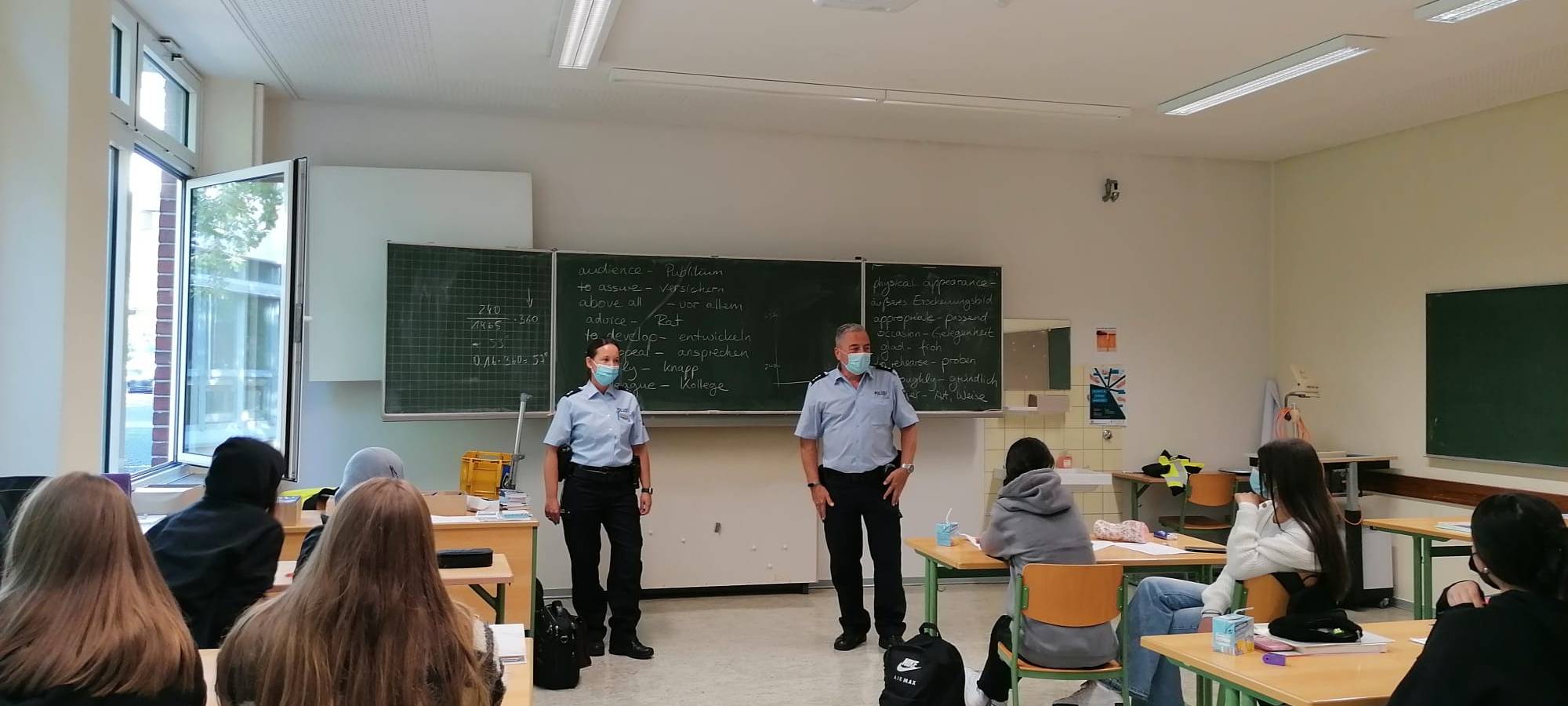 Die Polizei stellt die Ausbildung am Klaus-Steilmann-Berufskolleg vor