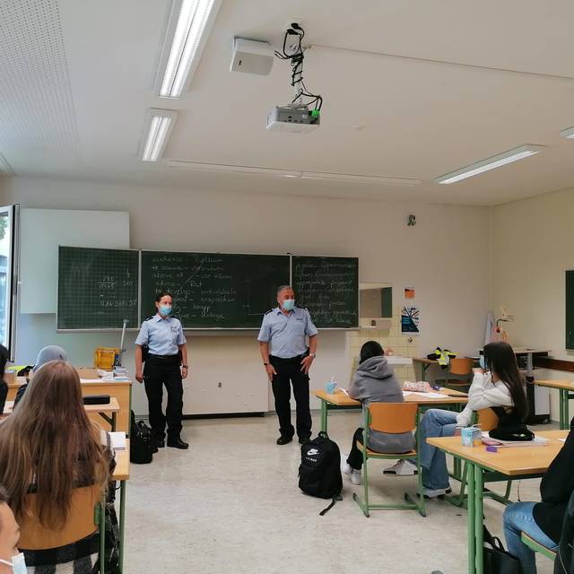 Die Polizei stellt die Ausbildung am Klaus-Steilmann-Berufskolleg vor