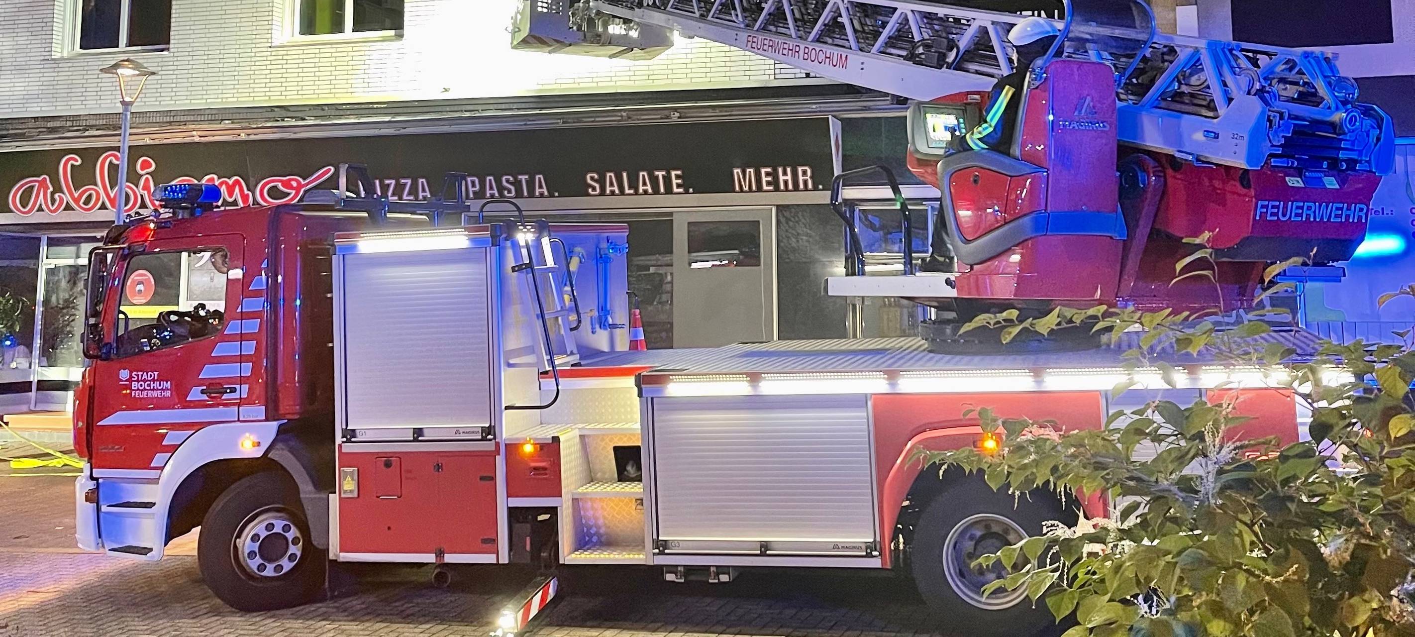 Feuerwehr Bochum: Brand an Universitätsstraße in Bochum-Ehrenfeld