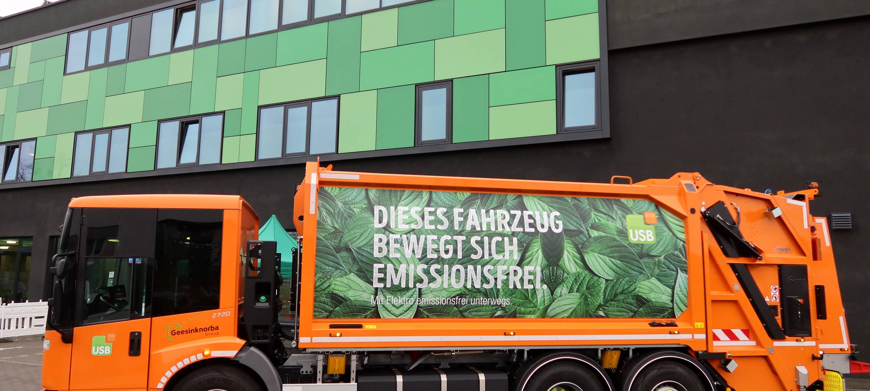 Seitenansicht des ersten E-Müllwagens in Bochum