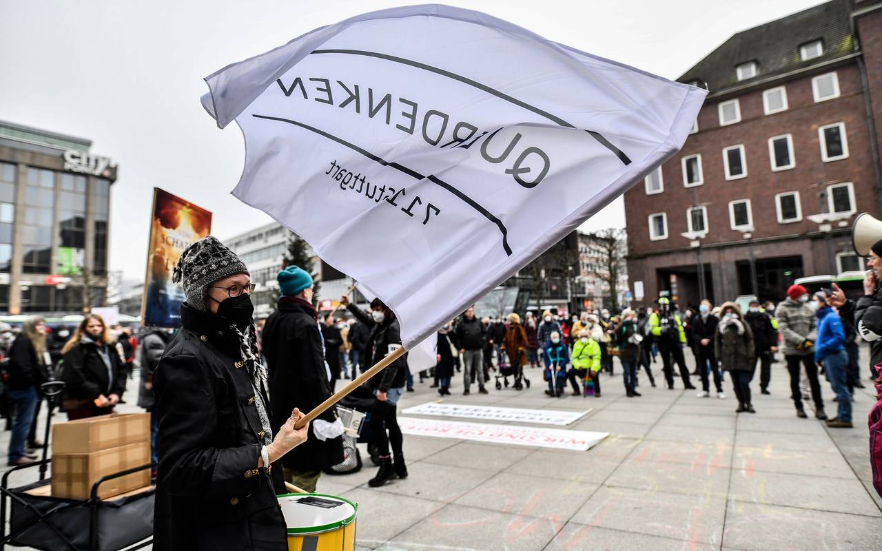 Querdenker demonstrieren in der Bochumer Innenstadt