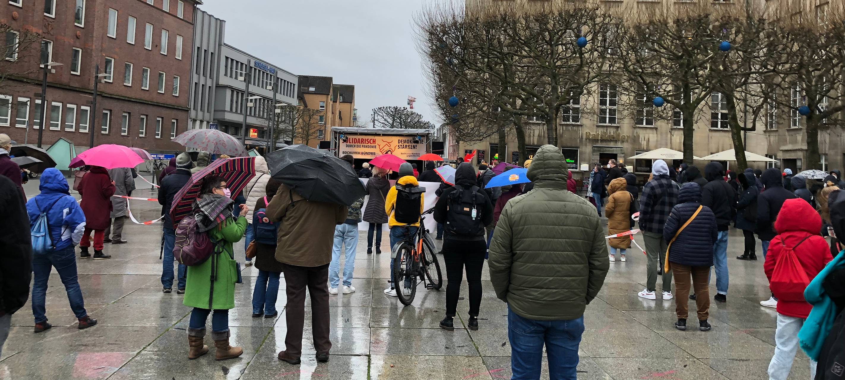 Bochum: Kundgebung gegen Coronaleugner:innen