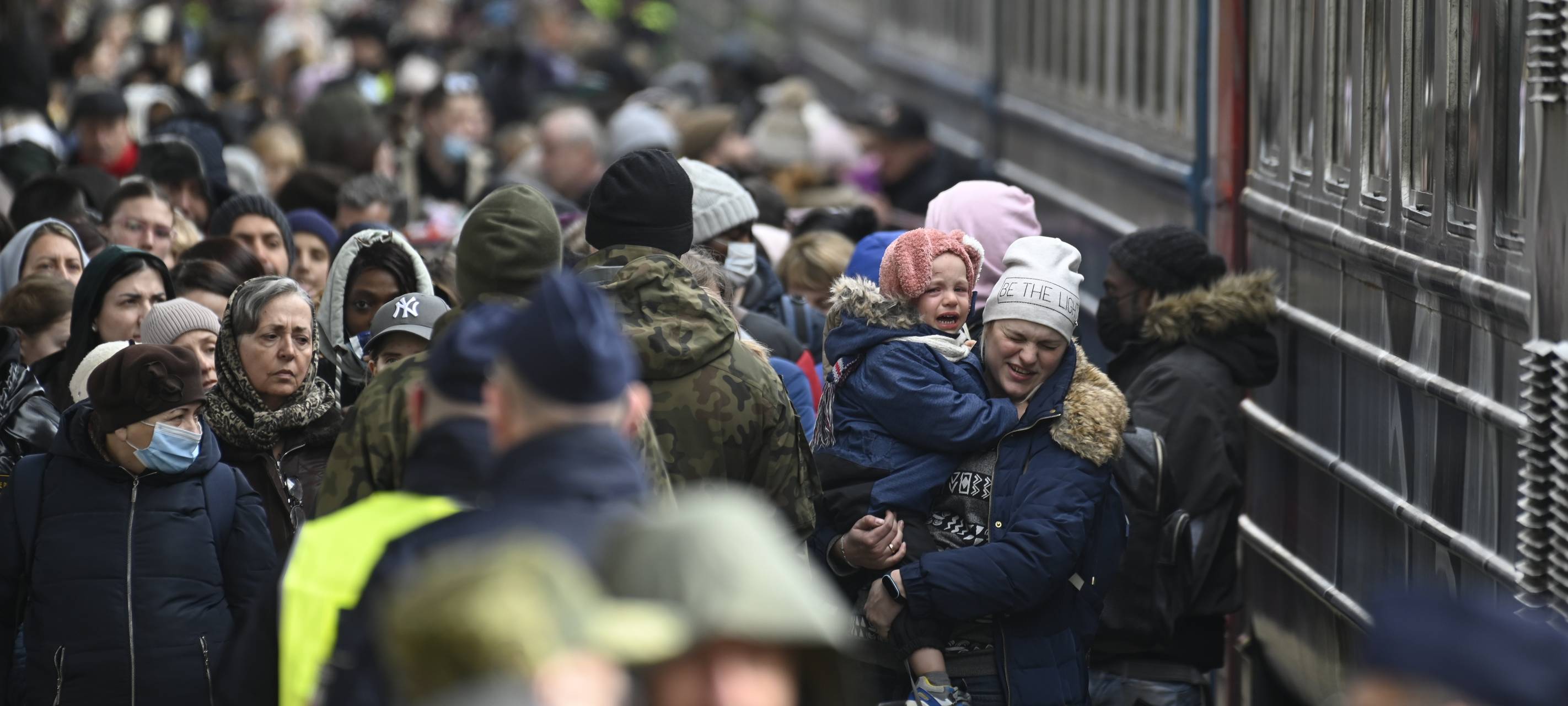 Geflüchtete aus der Ukraine am Bahnhof der polnischen Grenzstadt Przemyśl