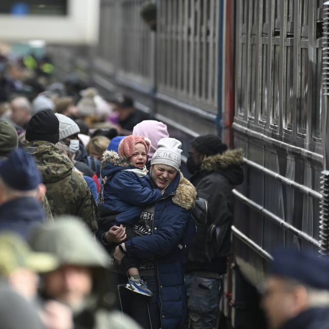 Geflüchtete aus der Ukraine am Bahnhof der polnischen Grenzstadt Przemyśl