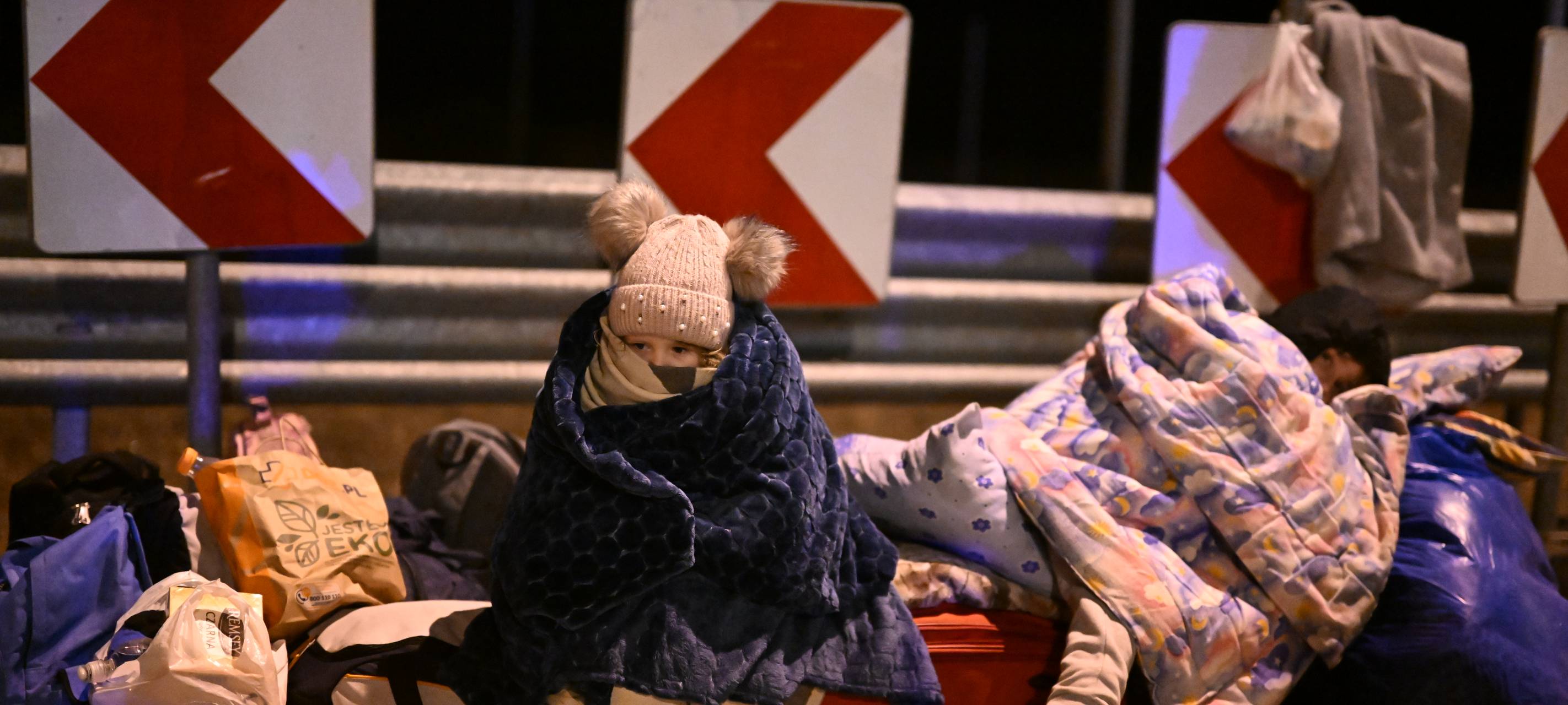 Ukrainische Flüchtlinge am 26. Februar 2022 am polnischen Grenzübergang in Korczowa