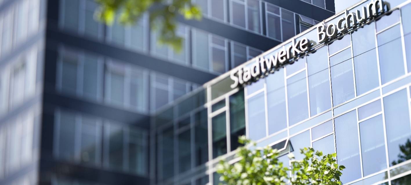 Die schwarze Fassade der Stadtwerke-Verwaltung