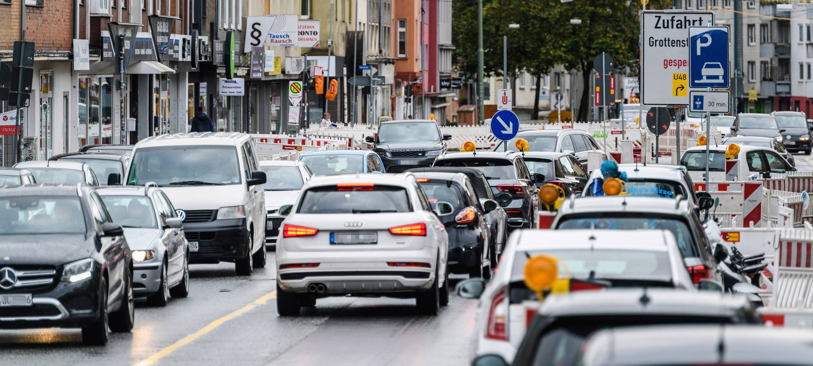 Stau Hattinger Straße Bochum