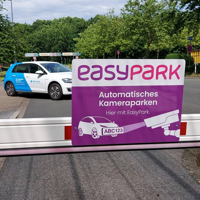 Schild mit lila Aufschrift "EasyPark"