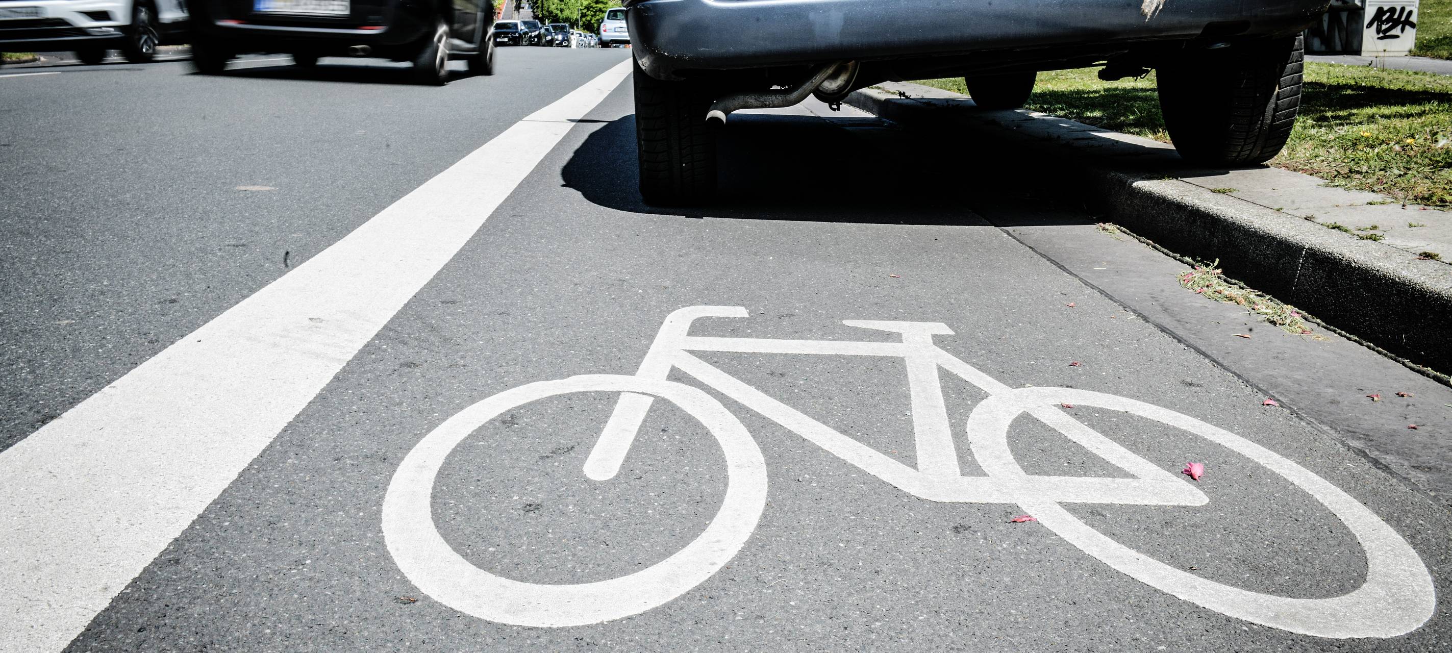 Radweg zugeparkt
