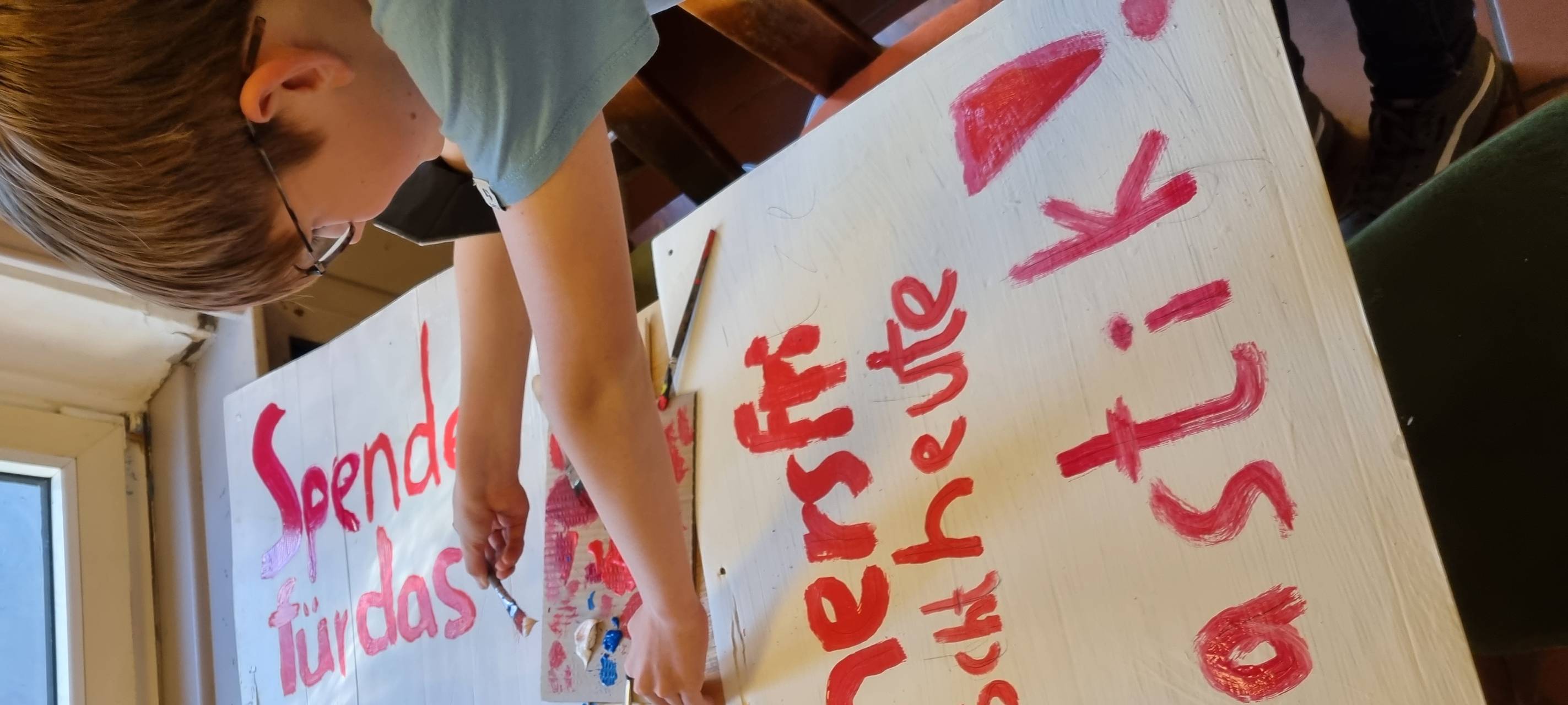 Kreative Plakate für den Klimastreik in Bochum.
