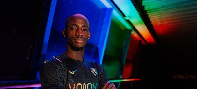 VfL Bochum versteigert Regenbogen-Sondertrikot