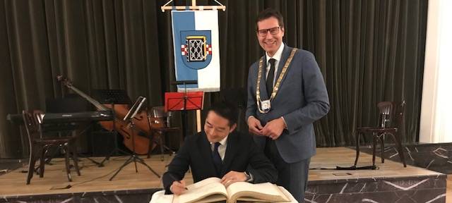 Oberbürgermeister von Tsukuba in Bochum zu Gast