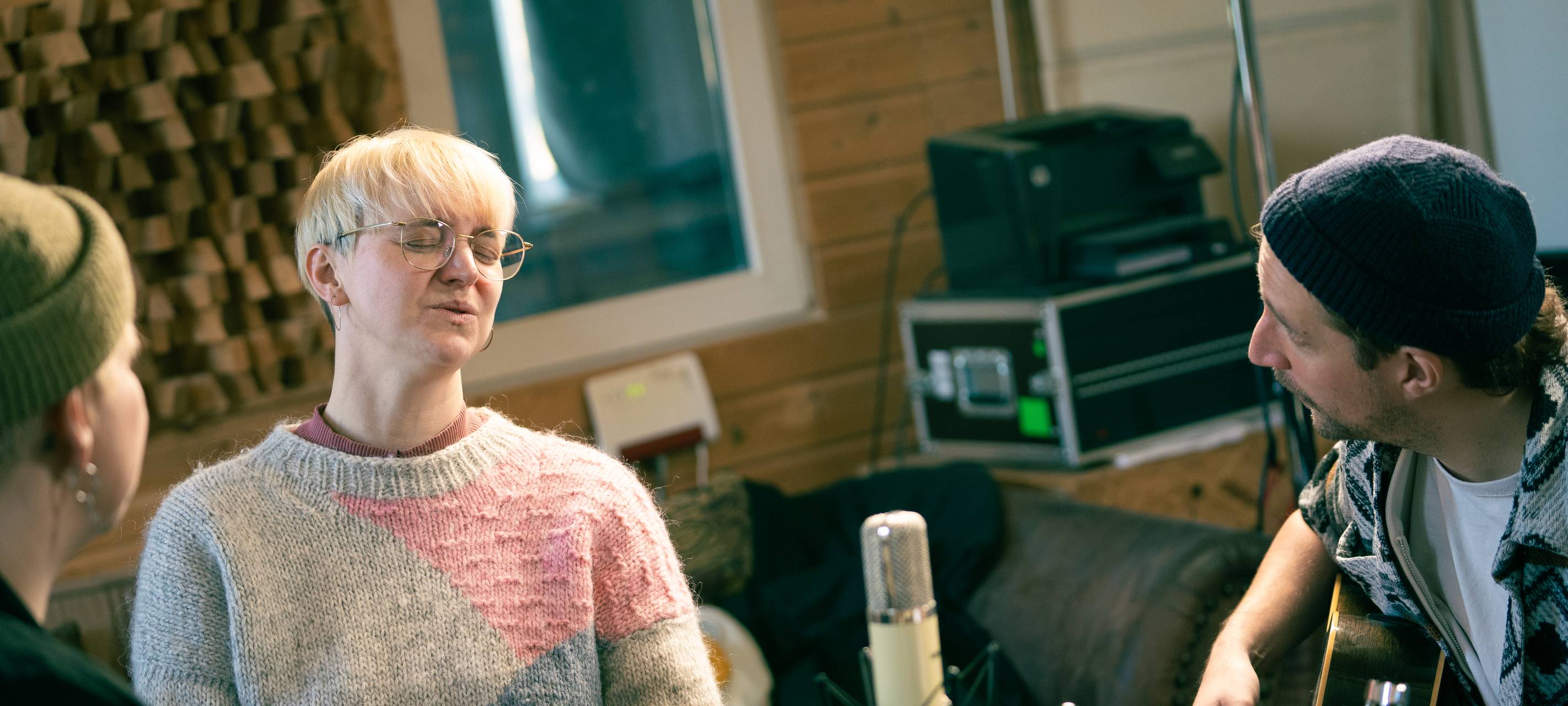 Maren von der Bochumer Band „Girl and the Fox“ hat Background-Chöre eingesungen.