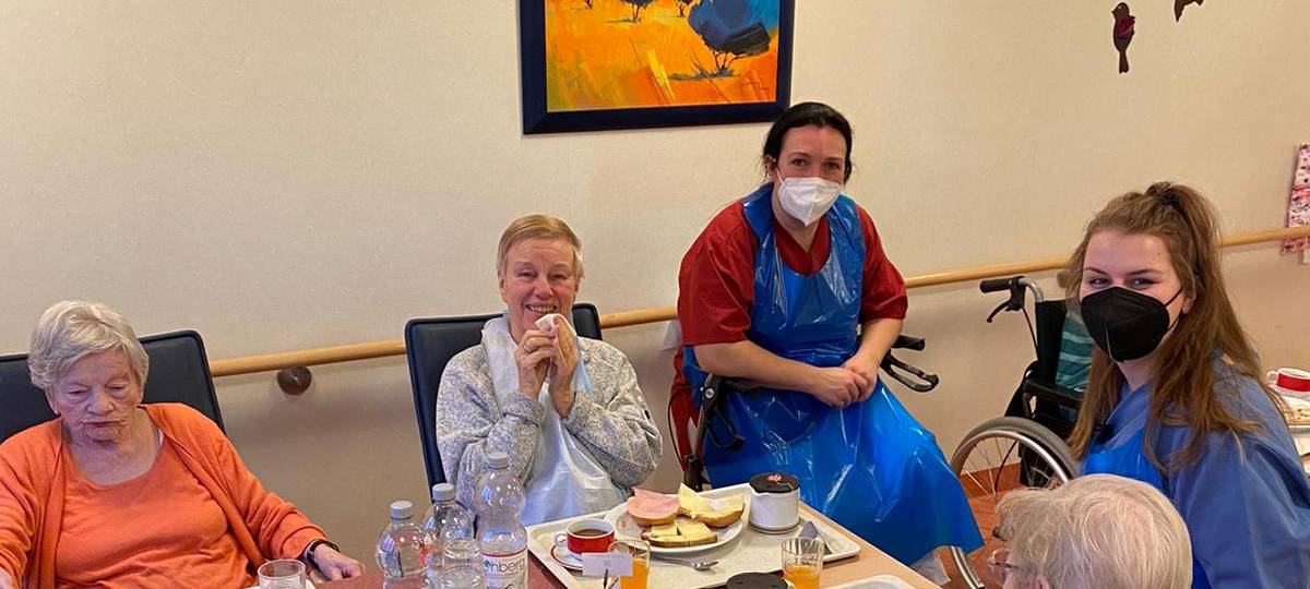 Kira im Seniorenheim in Riemke