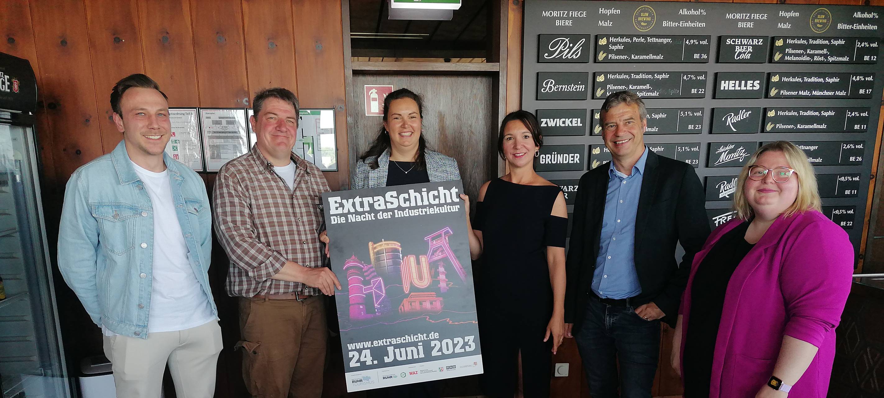 v.l.: Tim Bosma (Jahrhunderthalle), Walter Thomassen (Eisenbahnmuseum Dahlhausen), Clara Fiege (Fiege Brauerei), Jimena Salloch (Ruhr Tourismus GmbH), Dietmar Osses (LWL-Museum Zeche Hannover), Sandra Rehkamp (Deutsches Bergbau-Museum)