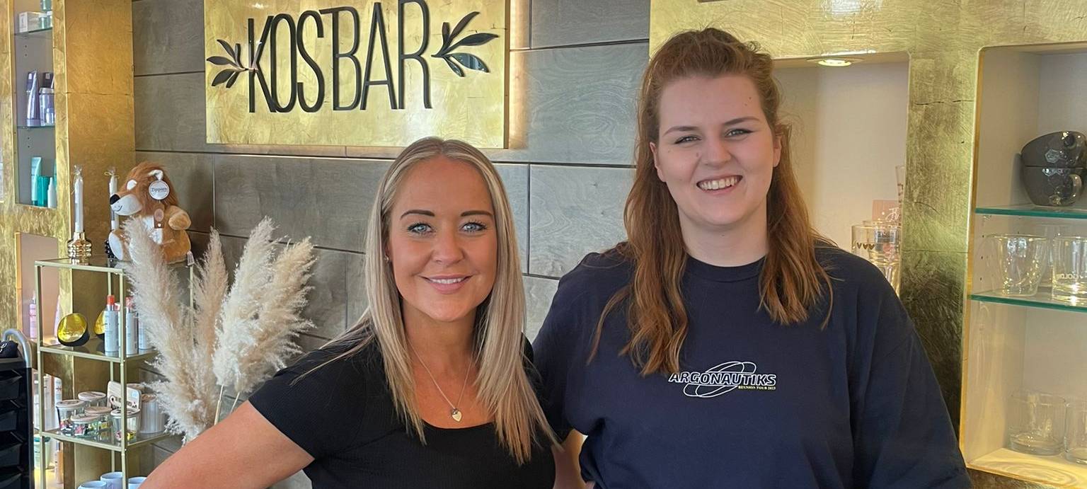 Kira hilft beim Friseur Kostbar