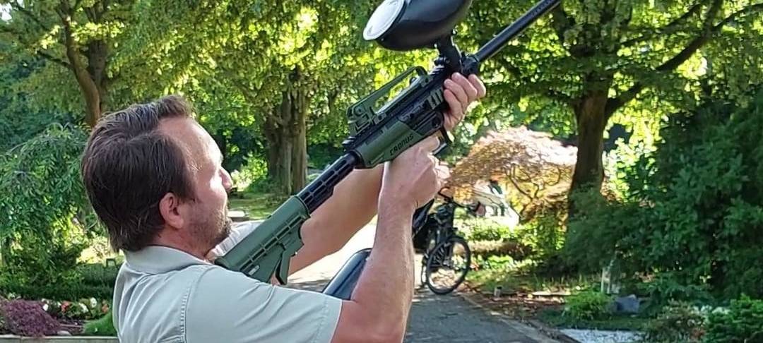 Paintballs gegen Eichenprozessionsspinner in Bochum