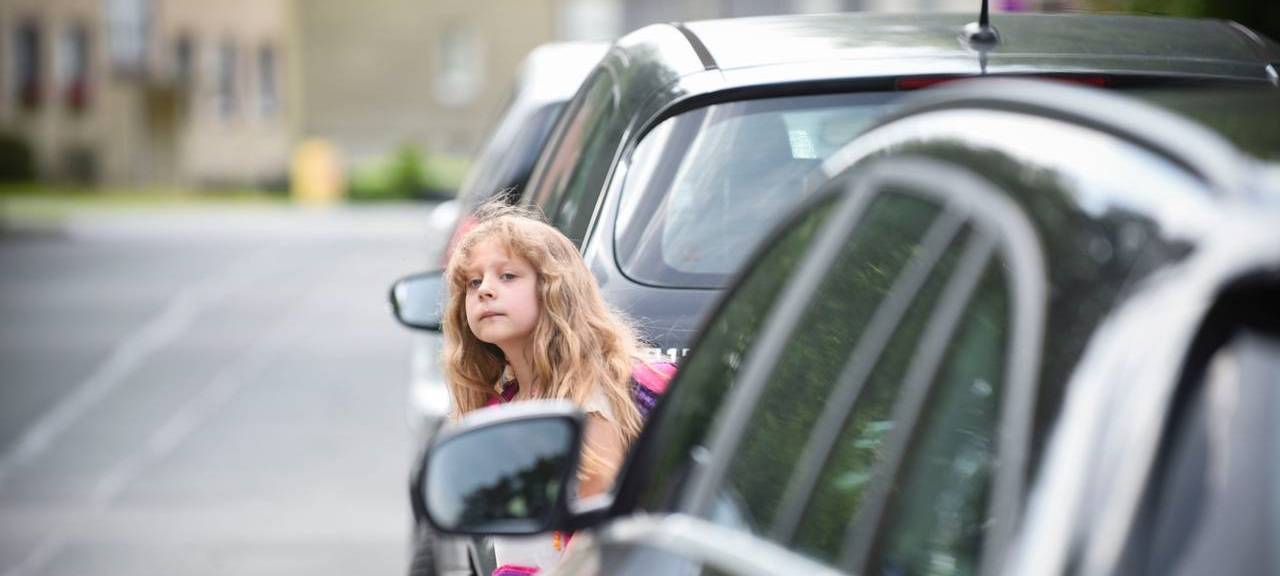 Verkehrskontrollen in Bochum: Viele Menschen fahren an Schulen zu schnell oder parken falsch