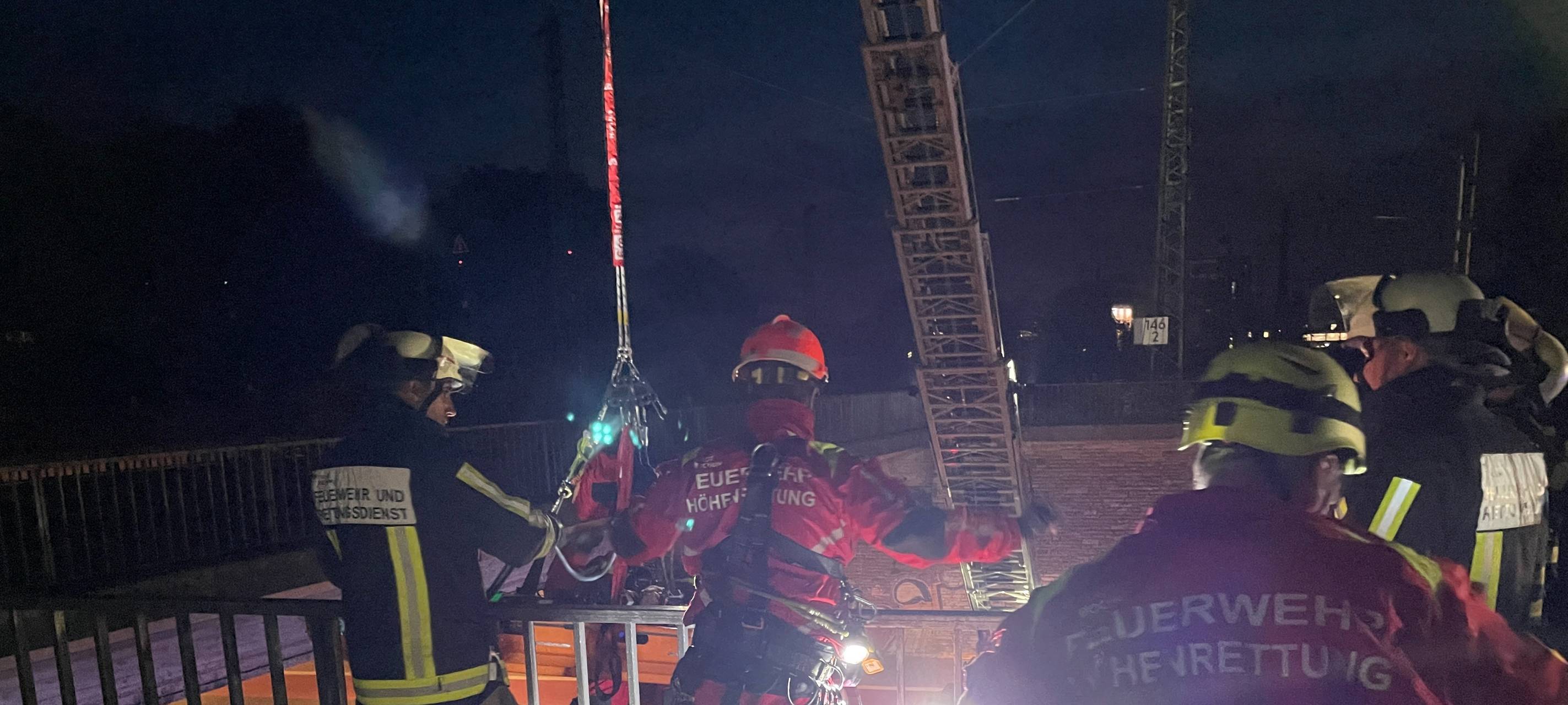 Bochum: Mann fällt in Schacht