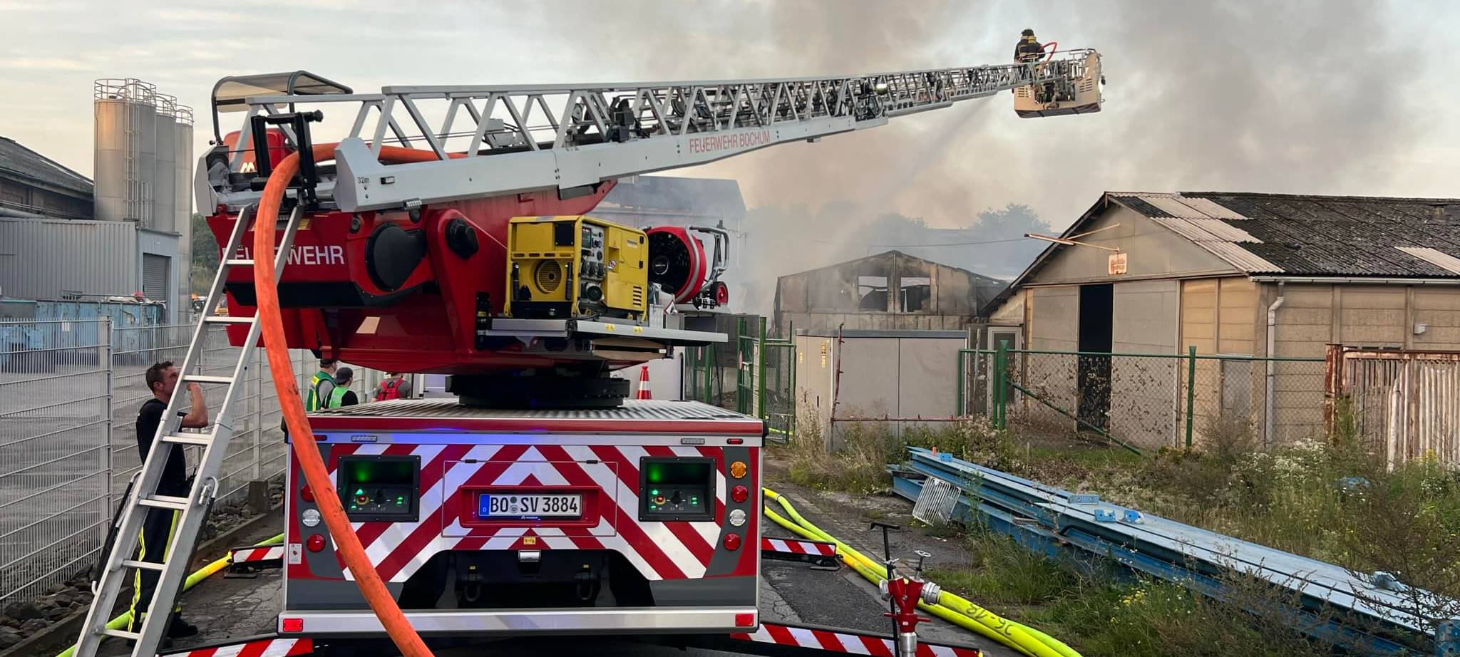 Großbrand in Bochumer Lagerhalle