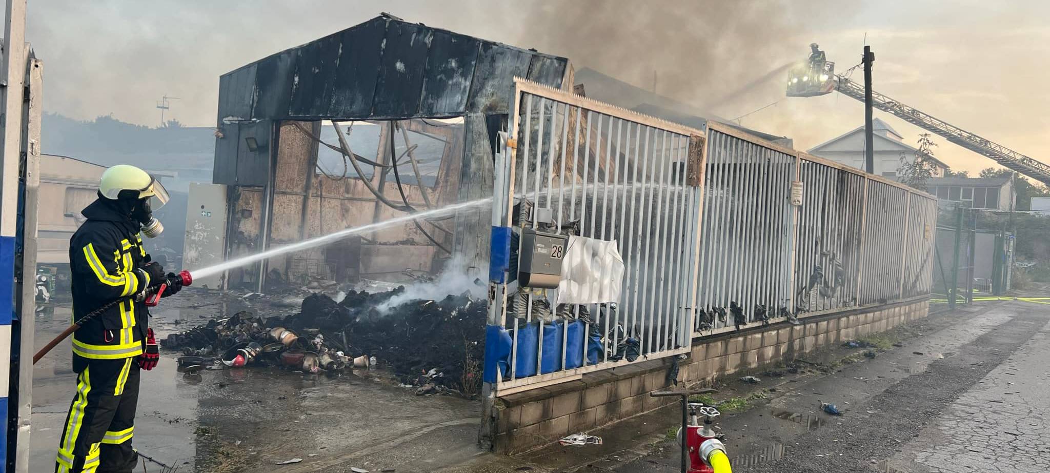 Großbrand in Bochumer Lagerhalle
