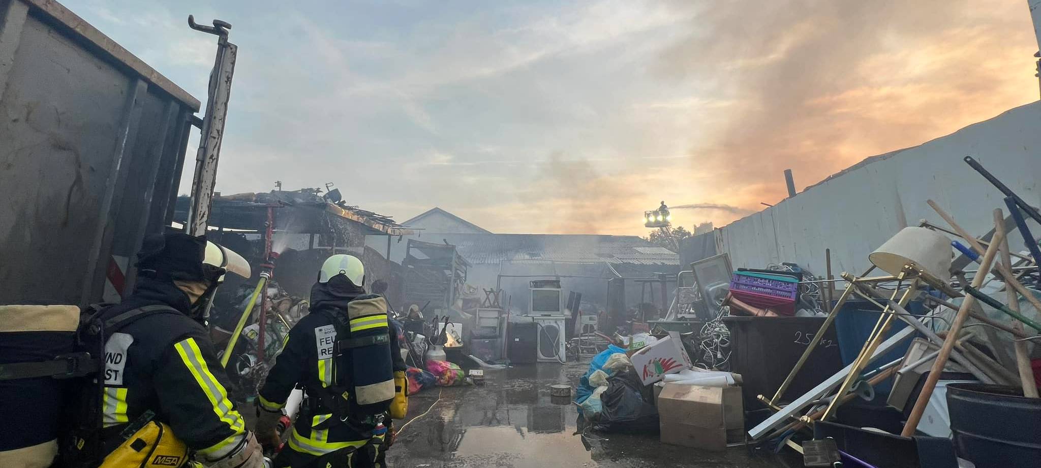 Großbrand in Bochumer Lagerhalle