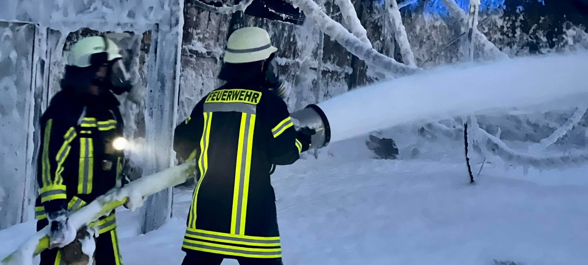 Großbrand in Bochumer Lagerhalle