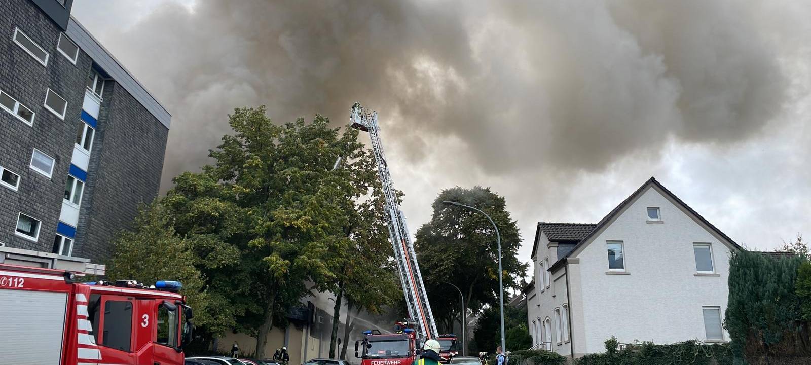 Brand in Bochum-Steinkuhl: Getränkemarkt in Flammen