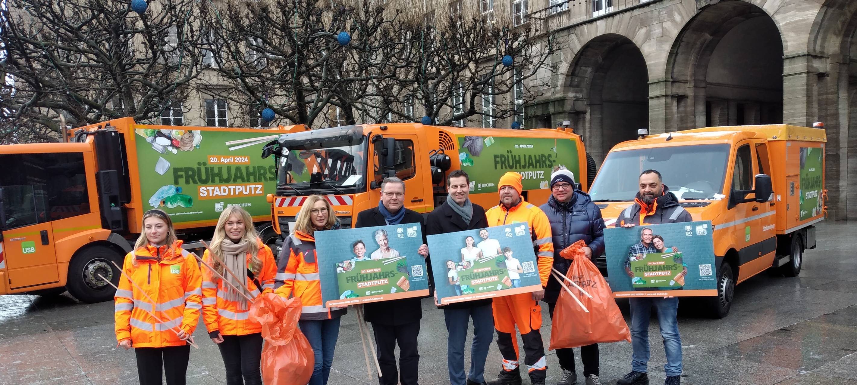 Das Team vom Umweltservice Bochum um Oberbürgermeister Thomas Eiskirch freut sich auf viele Mitsammelnde.