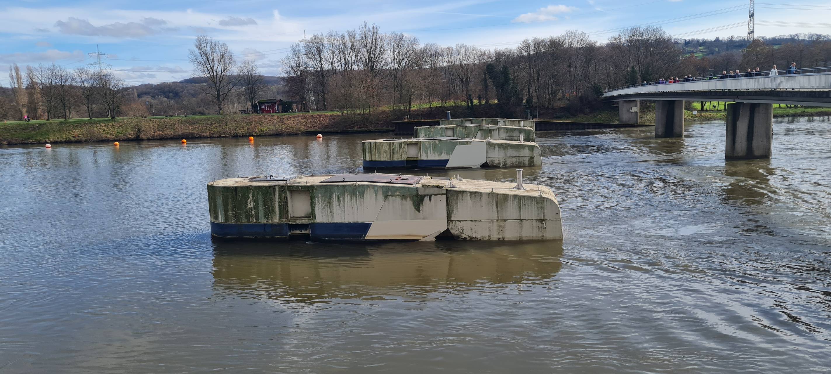 Bochum: Feuerwehr rettet unterkühlten Kanufahrer aus der Ruhr