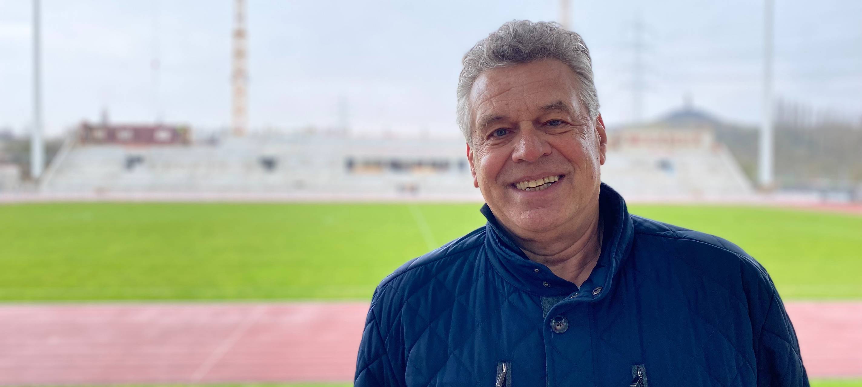 Der ehemalige Zehnkämpfer Jürgen Hingsen im Lohrheide-Stadion