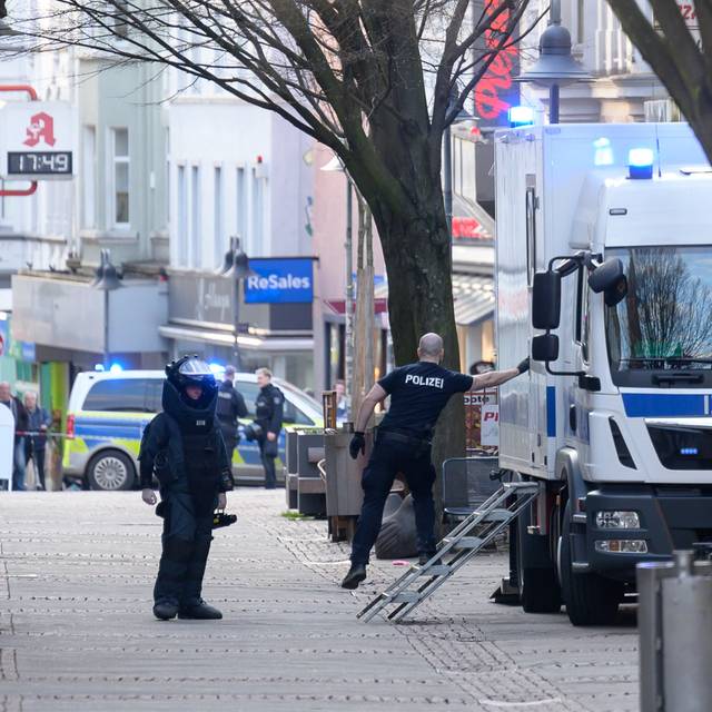Bombendrohung in Bankfiliale in Wattenscheid. Am Dienstag (19.03.) musste eine Bankfilliale auf der Oststraße in der Wattenscheider Innenstadt. 
