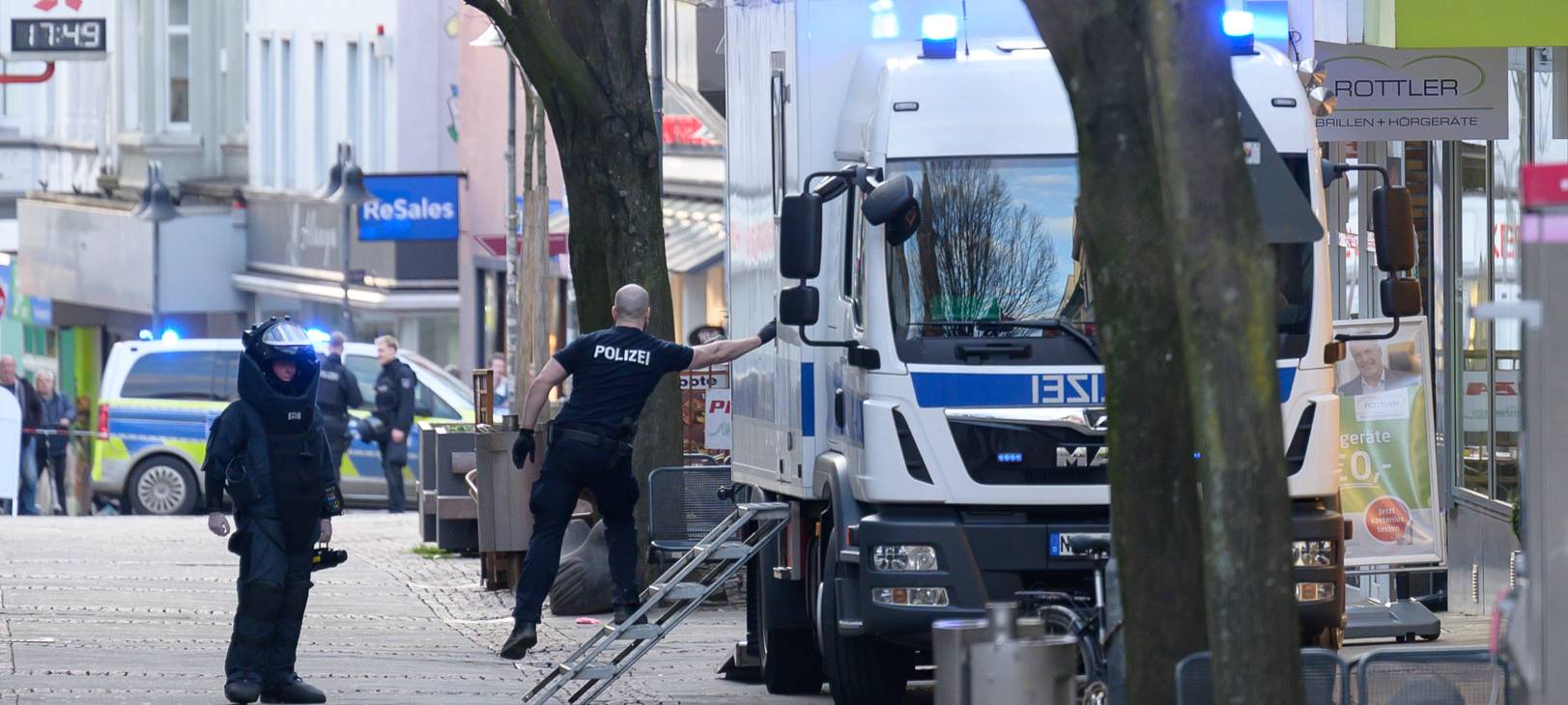 Bombendrohung in Bankfiliale in Wattenscheid. Am Dienstag (19.03.) musste eine Bankfilliale auf der Oststraße in der Wattenscheider Innenstadt.