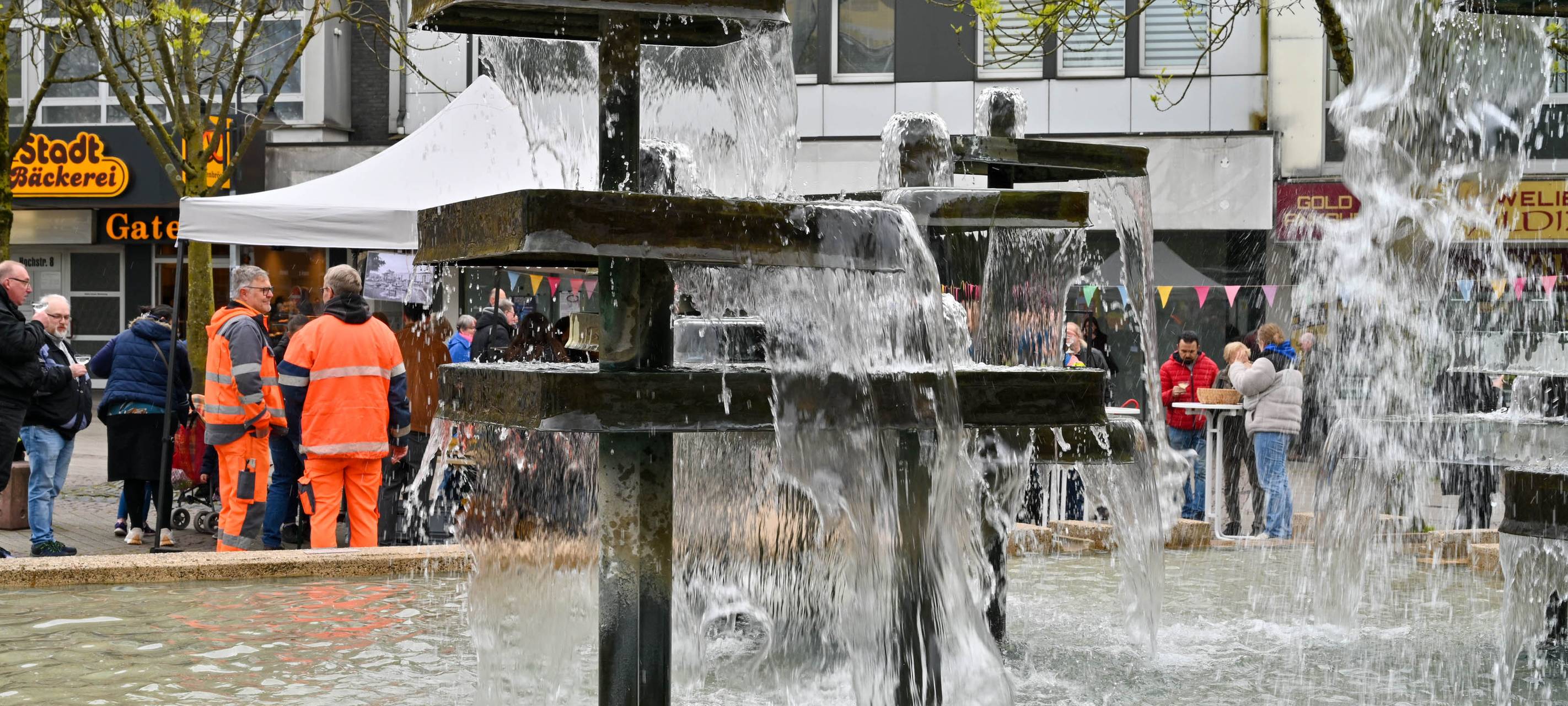 Wattenscheider Brunnen am August-Bebel-Platz läuft wieder